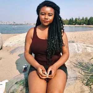 Meet your Posher, Joya